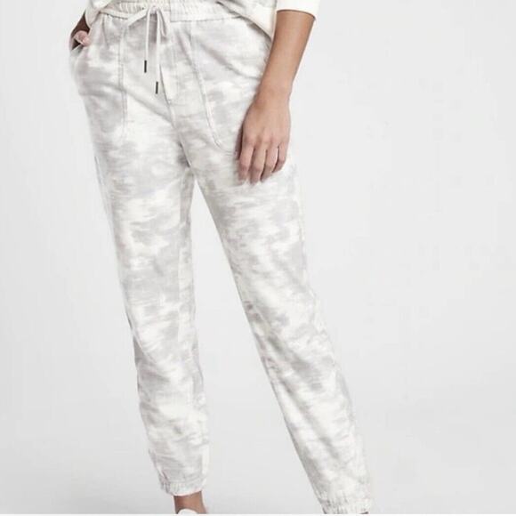 ATHLETA Farallon Printed Jogger Pant Size 4 White Gray - Picture 1 of 10